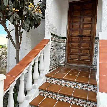 Little Castle: Sea & Mountain Views In Villa *