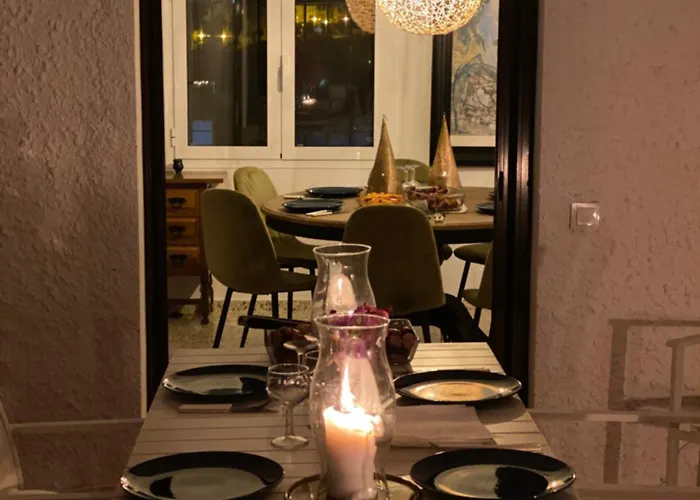 Little Castle: Sea & Mountain Views In