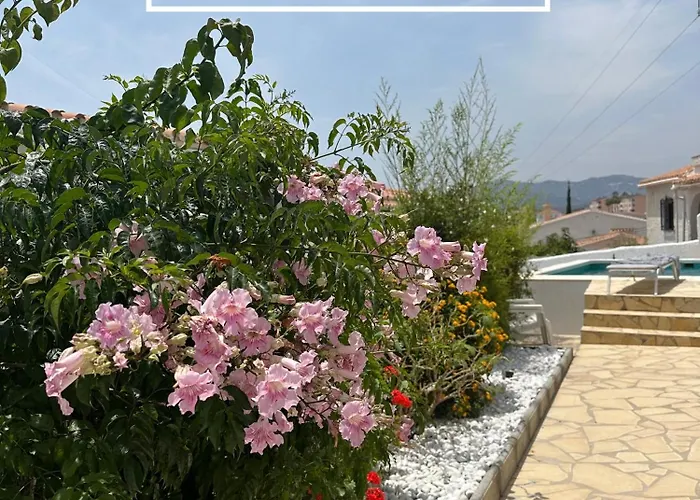 Little Castle: Sea & Mountain Views In * Nerja