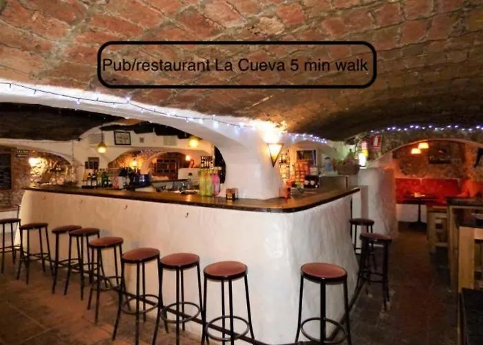 Little Castle: Sea & Mountain Views In