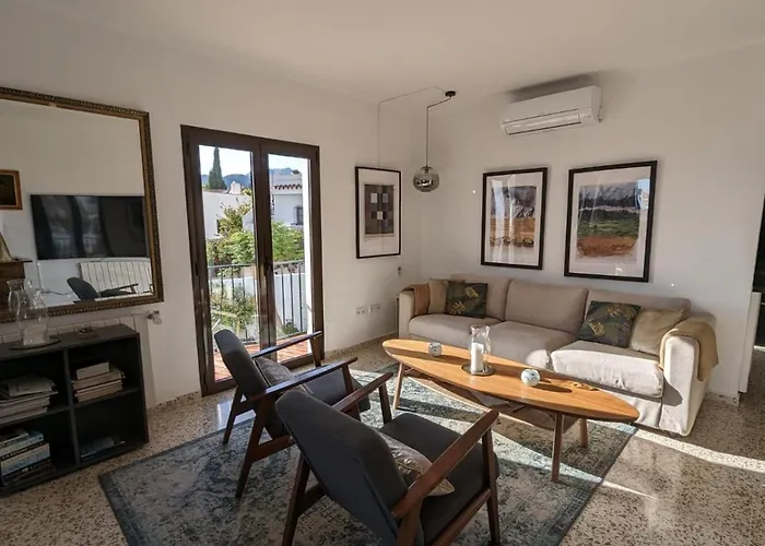 Little Castle: Sea & Mountain Views In Villa *