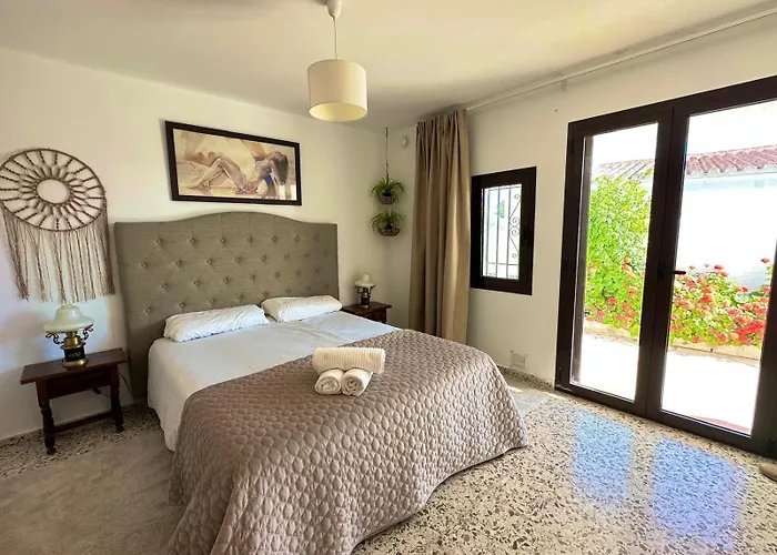 Little Castle: Sea & Mountain Views In Villa