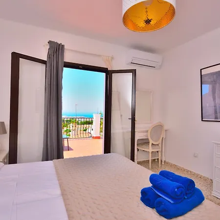Villa Little Castle: Sea & Mountain Views In