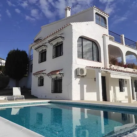 Little Castle: Sea & Mountain Views In Nerja