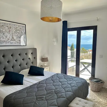 Little Castle: Sea & Mountain Views In *