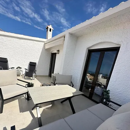 Little Castle: Sea & Mountain Views In
