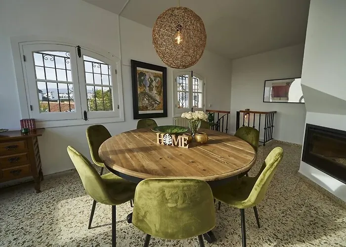 Little Castle Sea&mountain - Vistas Al Mar Y Piscina Privada En Capistrano Village Urbanizacion, Willa Nerja