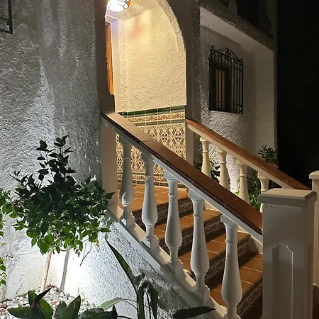 Вилла Little Castle Sea&mountain - Vistas Al Mar Y Piscina Privada En Capistrano Village Urbanizacion, Нерха