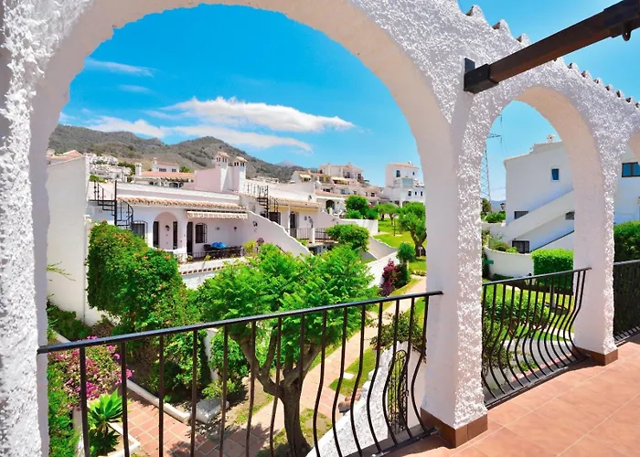 Little Castle Sea&mountain - Vistas Al Mar Y Piscina Privada En Capistrano Village Urbanizacion, Villa Nerja